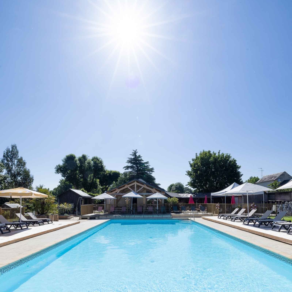 Camping avec piscine chauffée à Montsoreau